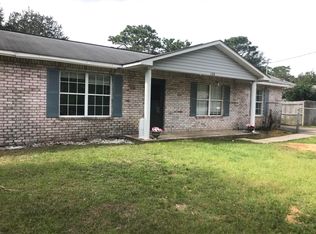 123 Castle Rd, Mary Esther, FL 32569