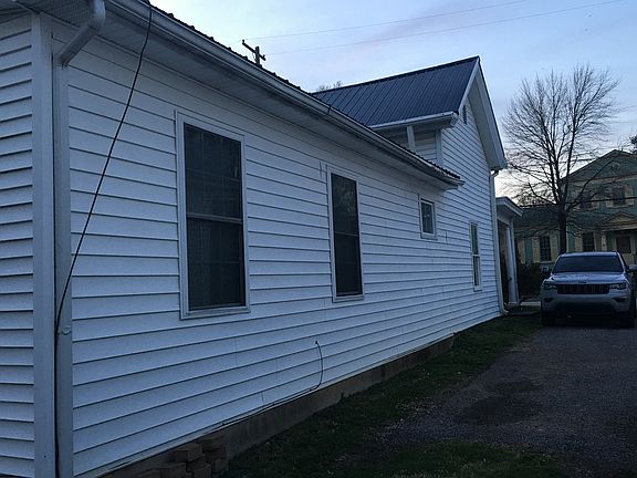 3rd image of 120 Clay St