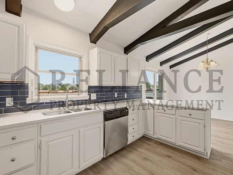 322 S Jonathan St — Photo 28