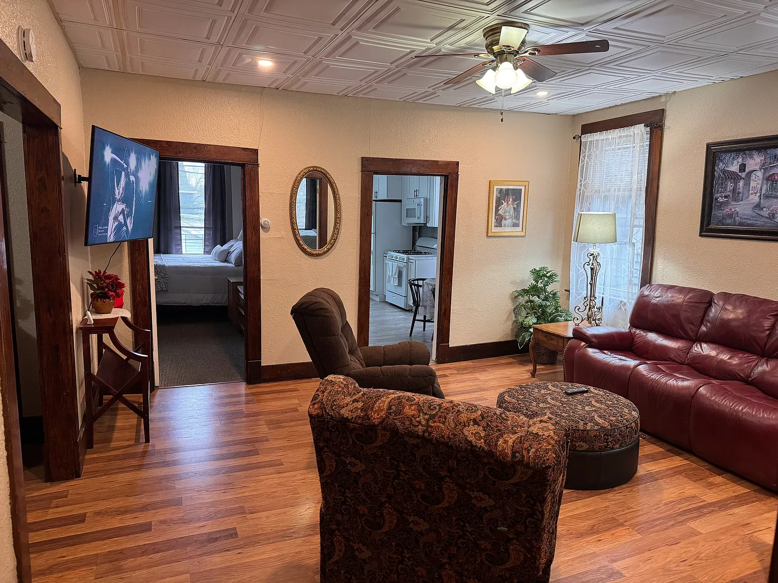 3 bed, 1600 sqft, $1,600 — Photo 4