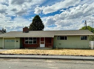 935 SW 12th St, Redmond, OR 97756