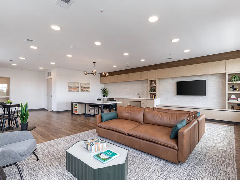 District South — Photo 16