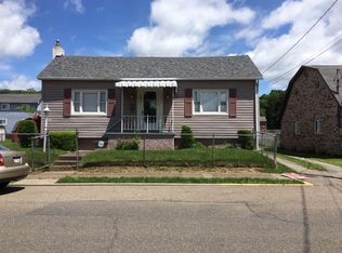 2012 Charles St, Wellsburg, WV 26070