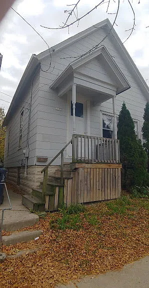 1129 E Clarke St — Photo 1