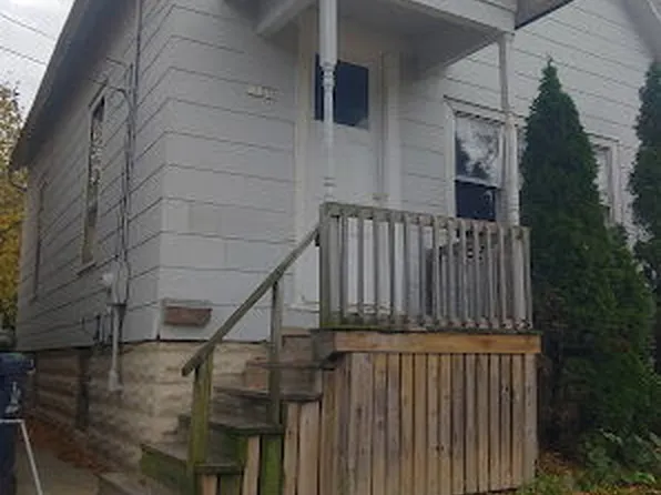 1129 E Clarke St, Milwaukee, WI 53212