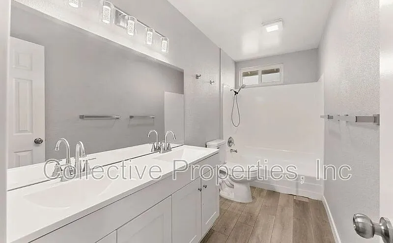 2 bed, 2.0 bath, 843 sqft, $2,400 — Photo 4