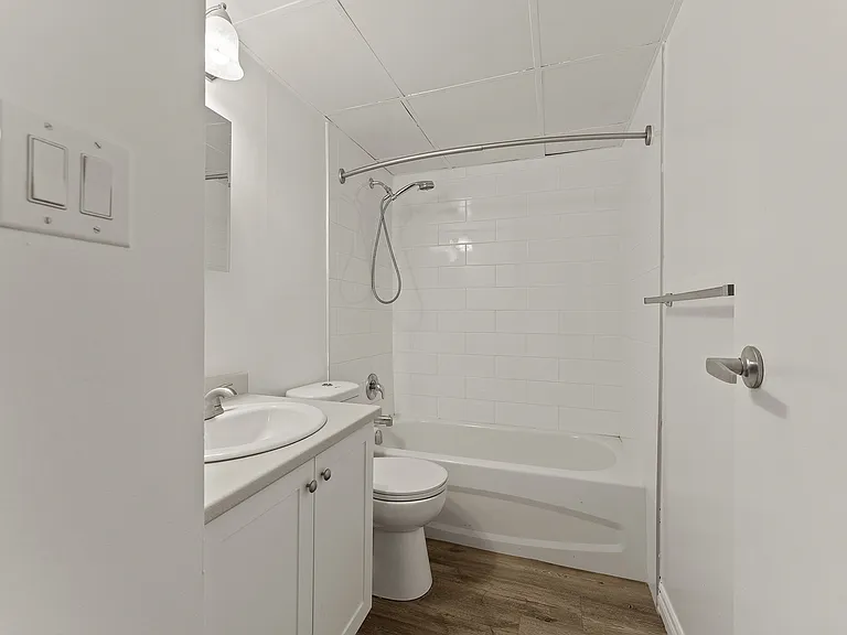 3400 Erskine St — Photo 12