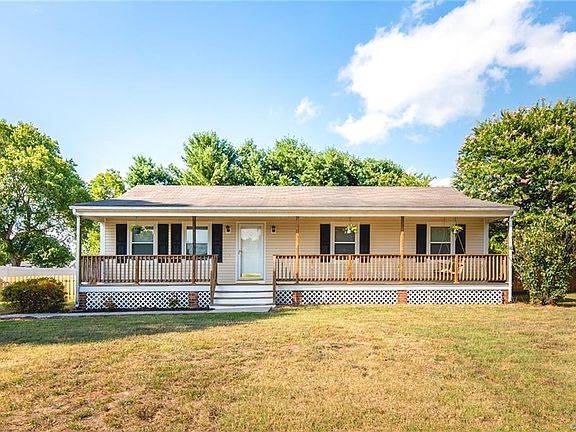 3rd image of 6422 Chenault Way