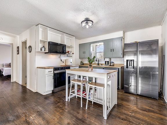 5th image of 132 Maple St