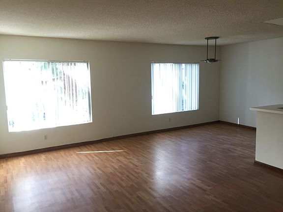 4th image of 5328 Newcastle Ave Unit 70