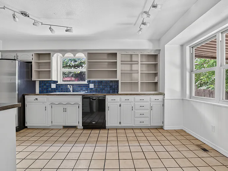 1024 Washington St — Photo 12