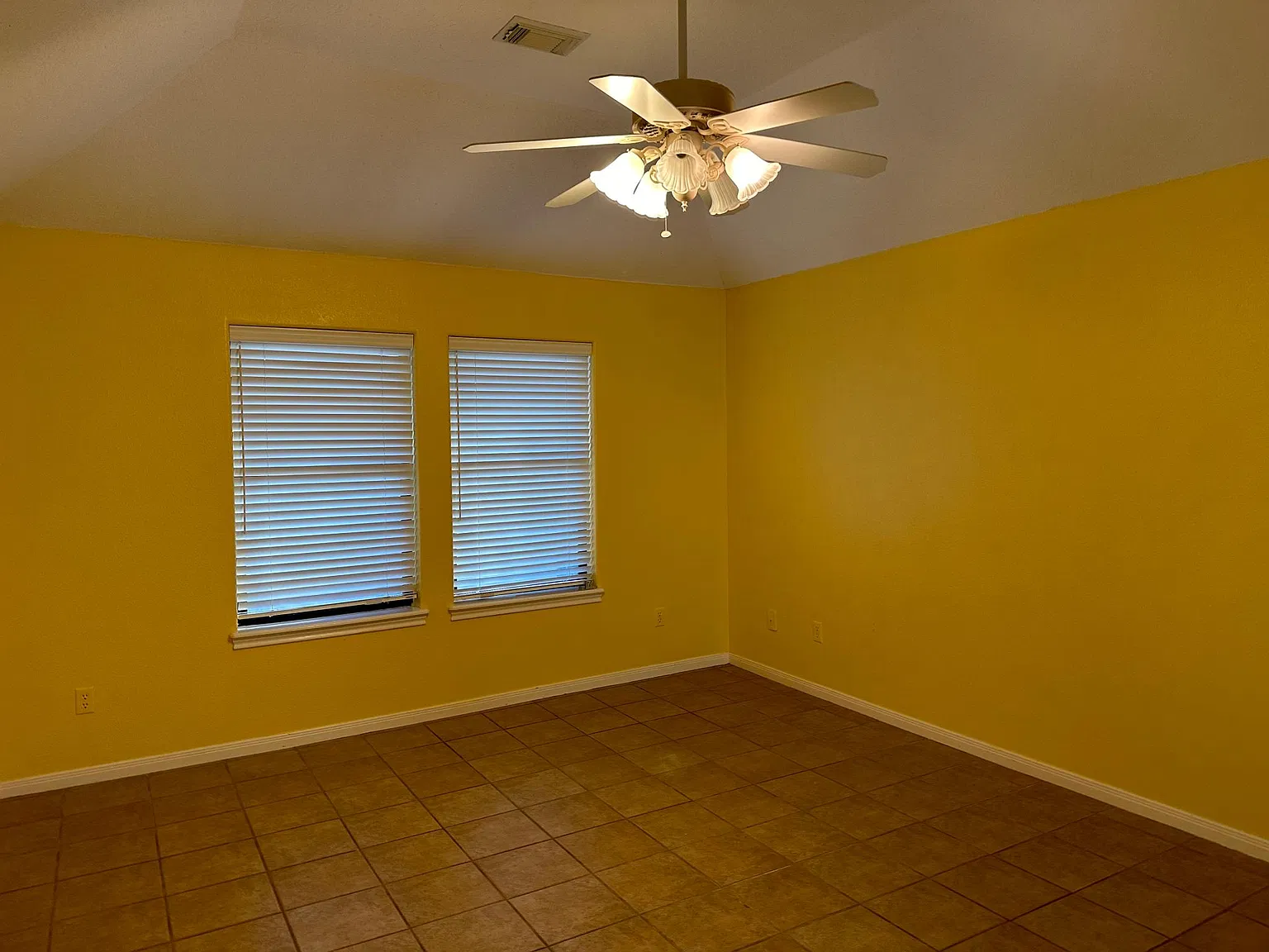 3 bed, 1783 sqft, $2,100 — Photo 2