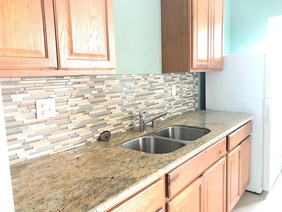 3rd image of 71 Lime Ave APT 10