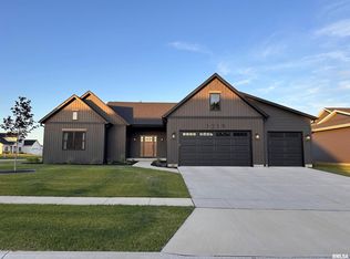 1219 S 2nd St, Eldridge, IA