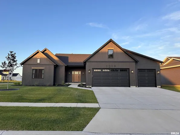 1219 S 2nd St, Eldridge, IA 52748