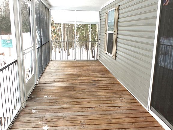 3rd image of 639 Hawthorne Ln