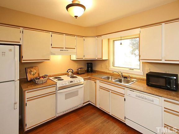 5th image of 1515 E Franklin St APT 31