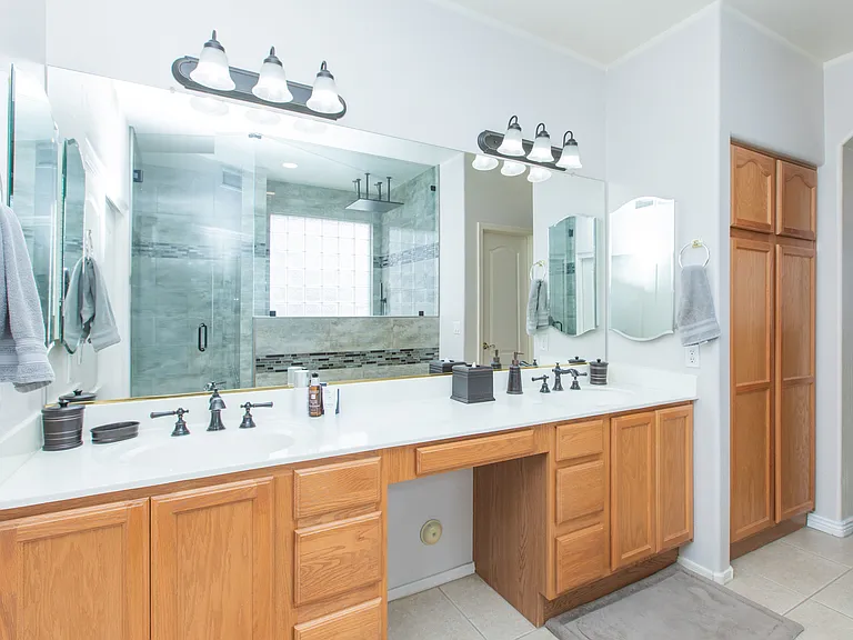 Primary/master bathroom