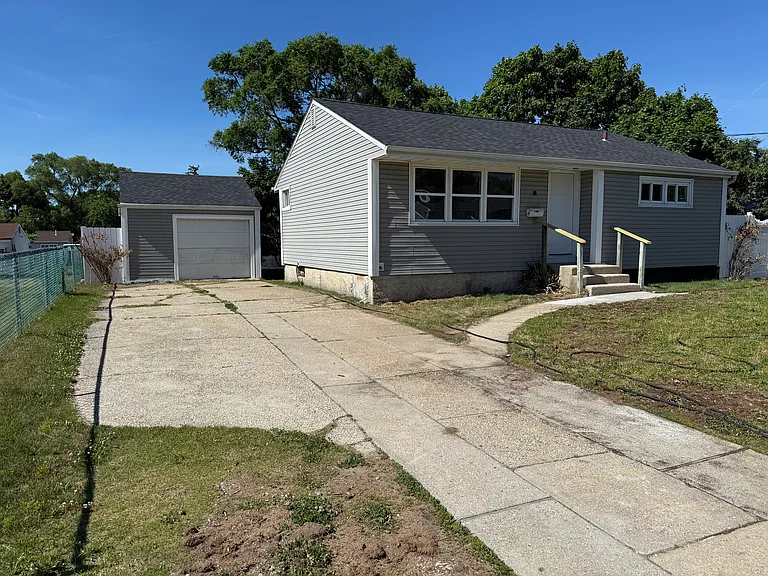 Cypress St — Photo 1