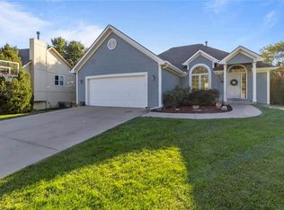 612 Goldenrain Tree Dr, Liberty, MO 64068