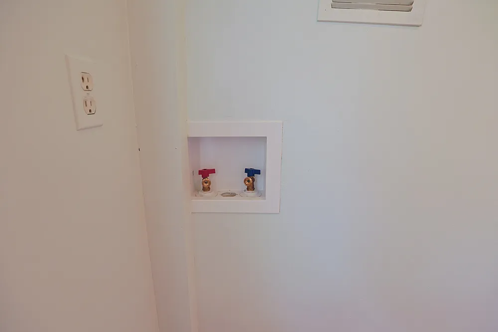 2 bed, 1000 sqft, $2,300 — Photo 1