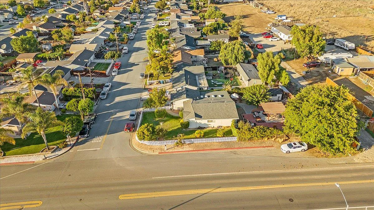 791 El Camino Paraiso photo 1