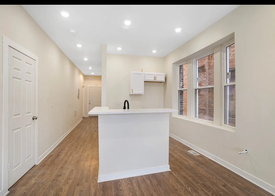 Building Photo - 6709 S Carpenter St #2F