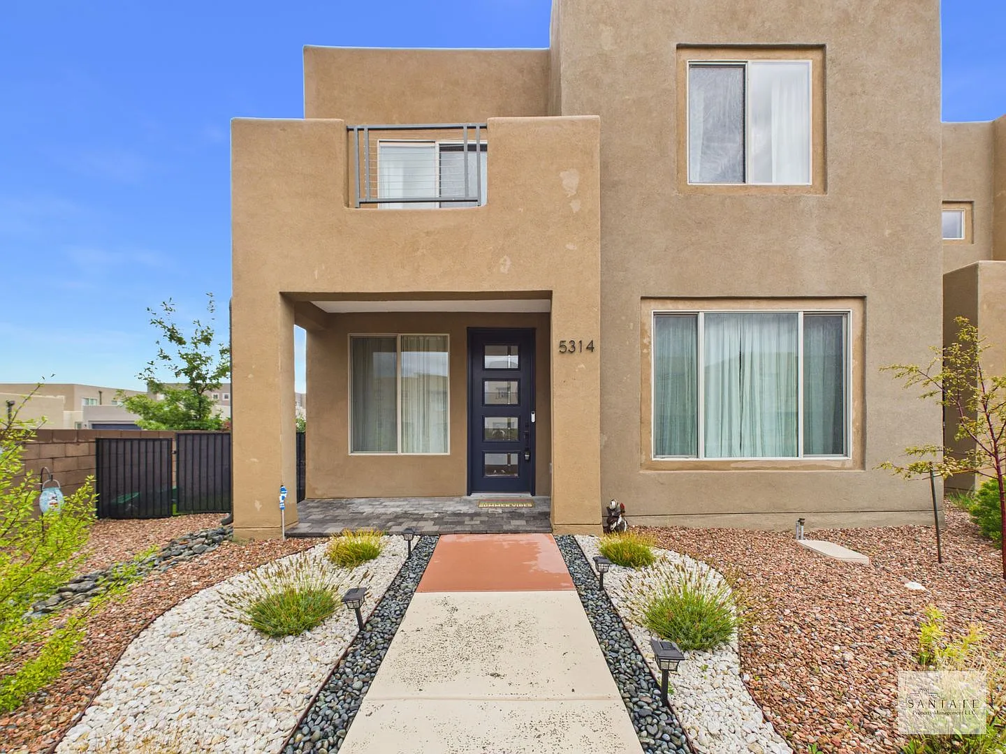 Pulte Townhome with Multiple Upgrades — Photo 2