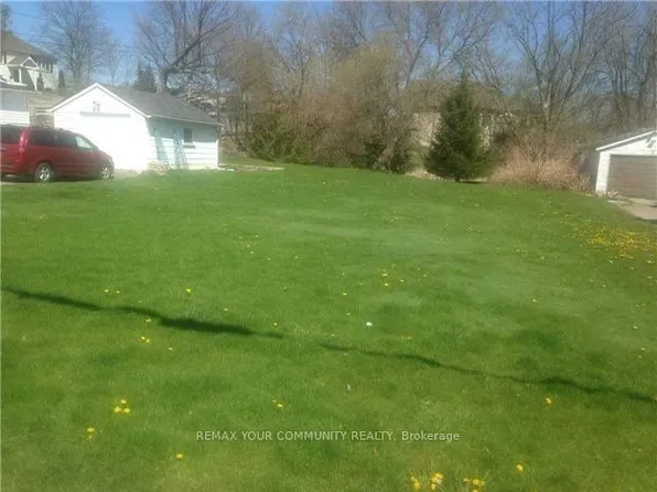 40 Tyler St, Aurora, ON L4G 2M9