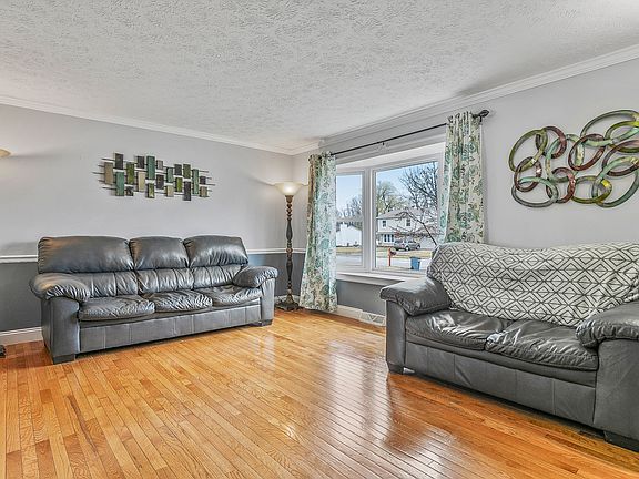 4th image of 593 Saint Lawrence Blvd