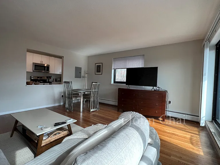 95 Sutherland Rd #2D — Photo 7