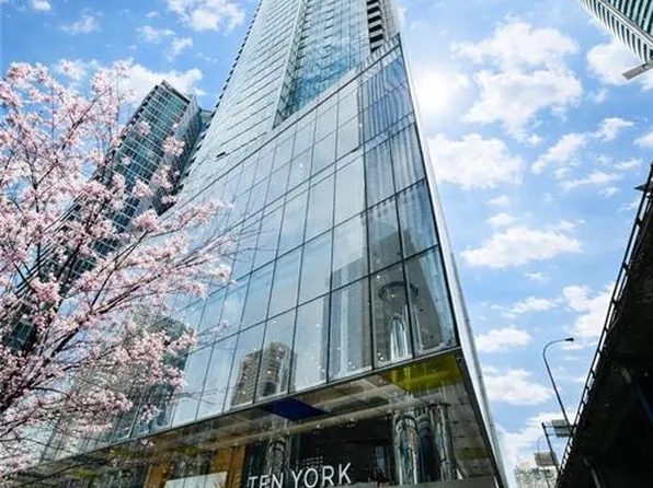 10 York St #3807, Toronto, ON M5J 0E1