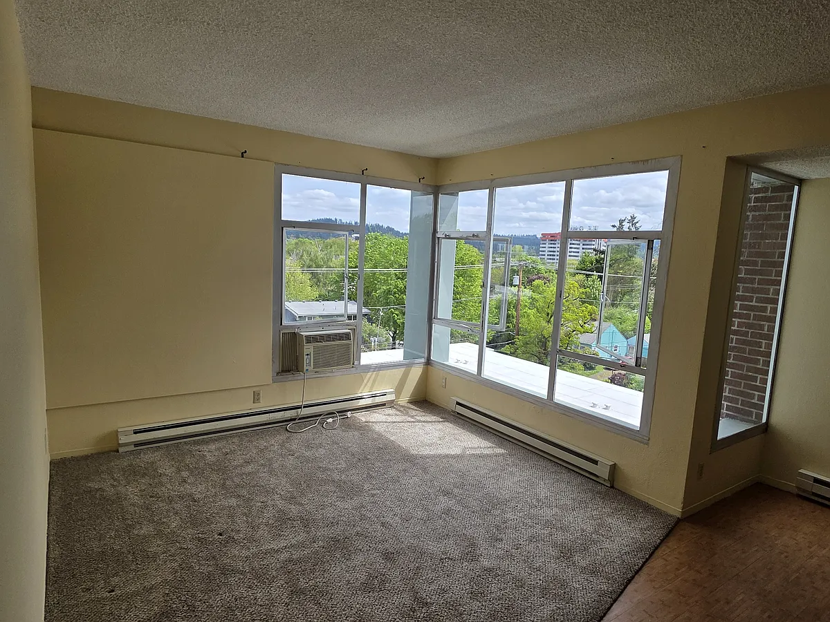 Living room looking to the SW - 1313 Lincoln St #507