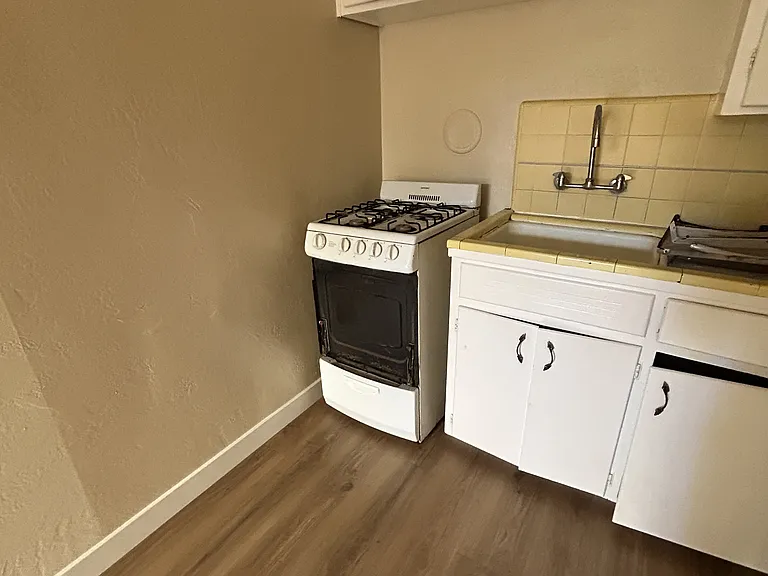 1932 Davis St #4 — Photo 1