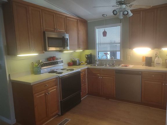 2nd image of 1456 Gladiola Dr #220