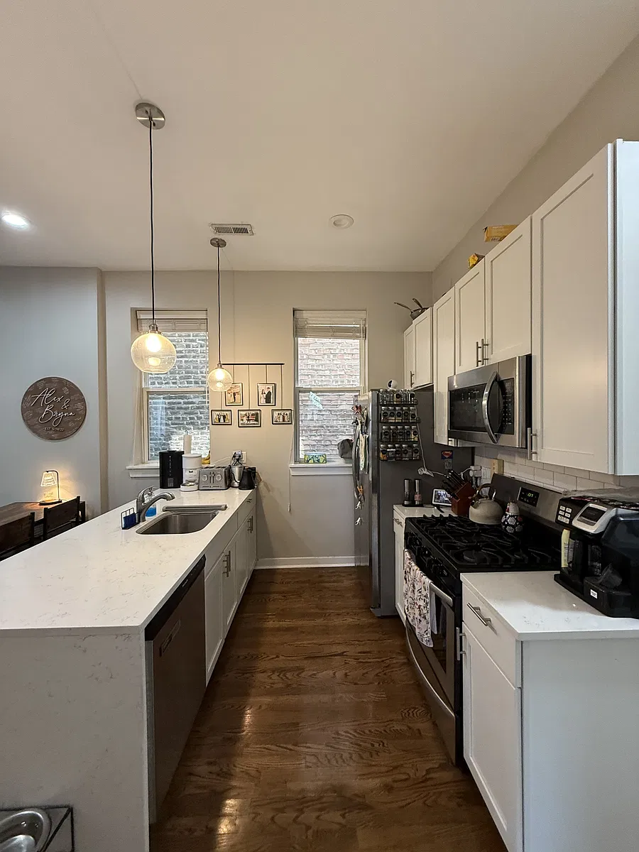 Building Photo - 734 N Throop St