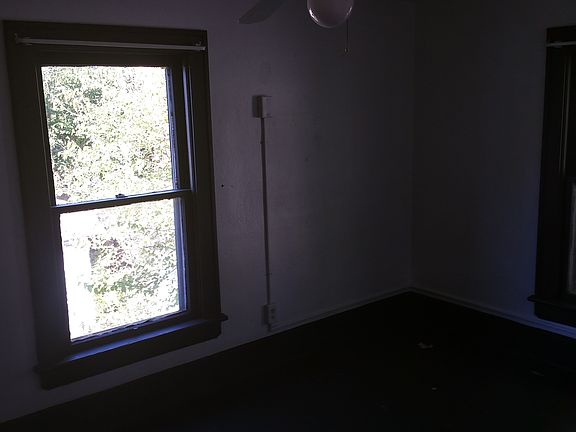 3rd image of 503 Adkins Ave