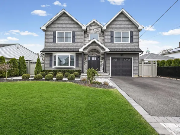 70 Connecticut Avenue, Massapequa, NY 11758