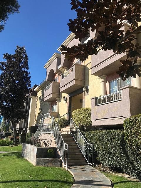 1st image of 7035 Woodley Ave Unit 123