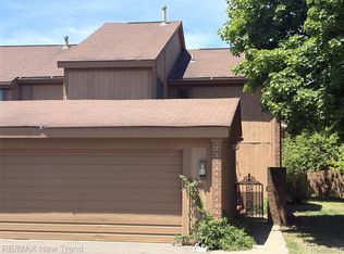 6200 Andrea Ln, West Bloomfield, MI 48322