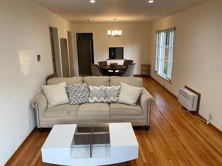 131 S Harvard Blvd — Photo 8