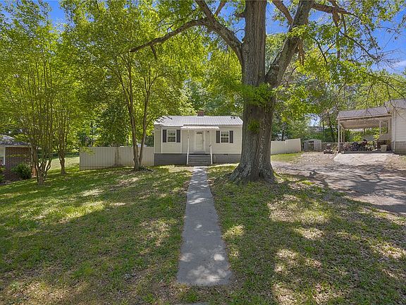 3rd image of 1616 Meadowbrook Cir