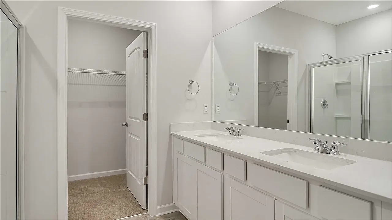 4 bed, 2359 sqft, $2,400 — Photo 4