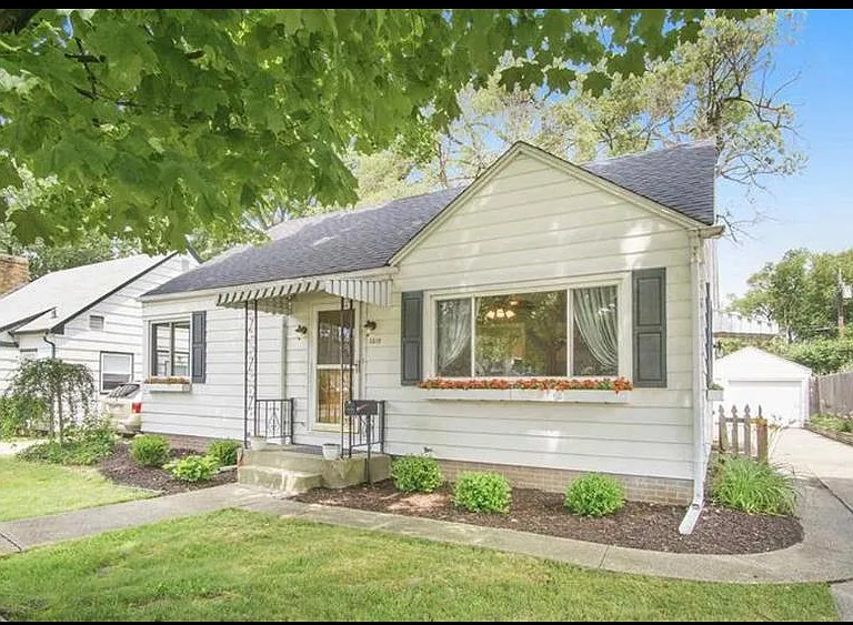1519 Rockne Dr — Photo 1