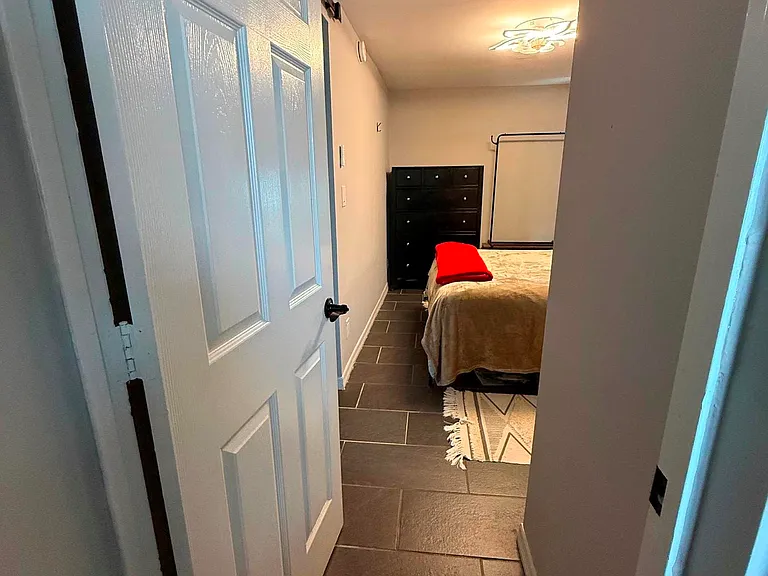 803 E James St #2-1 — Photo 24