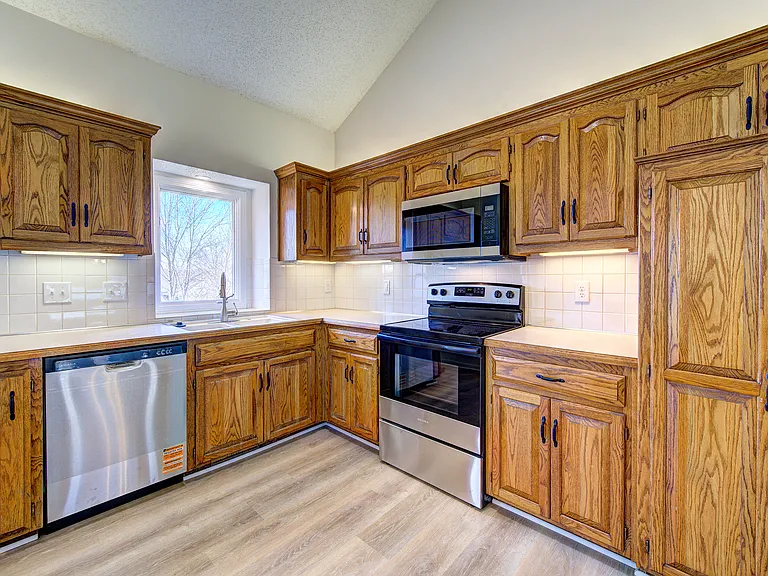 10622 N Charlotte St — Photo 5