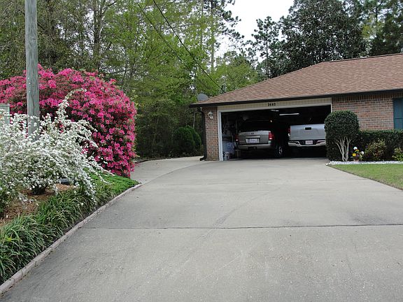 Driveway/Garage