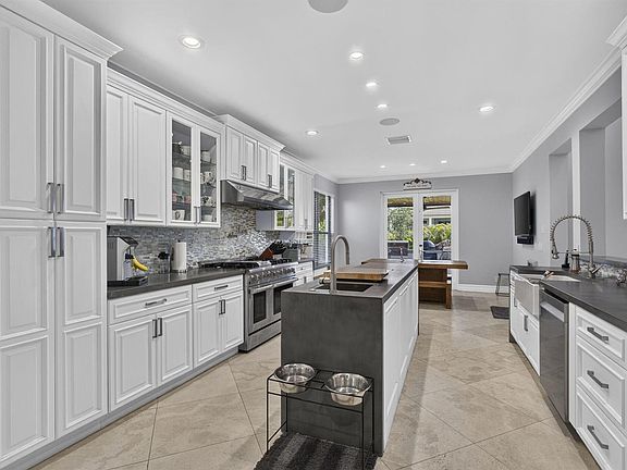 2nd image of 17394 Orange Blvd