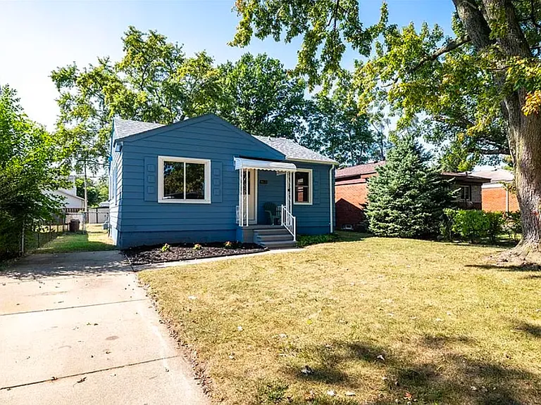 8637 Robindale Ave — Photo 10