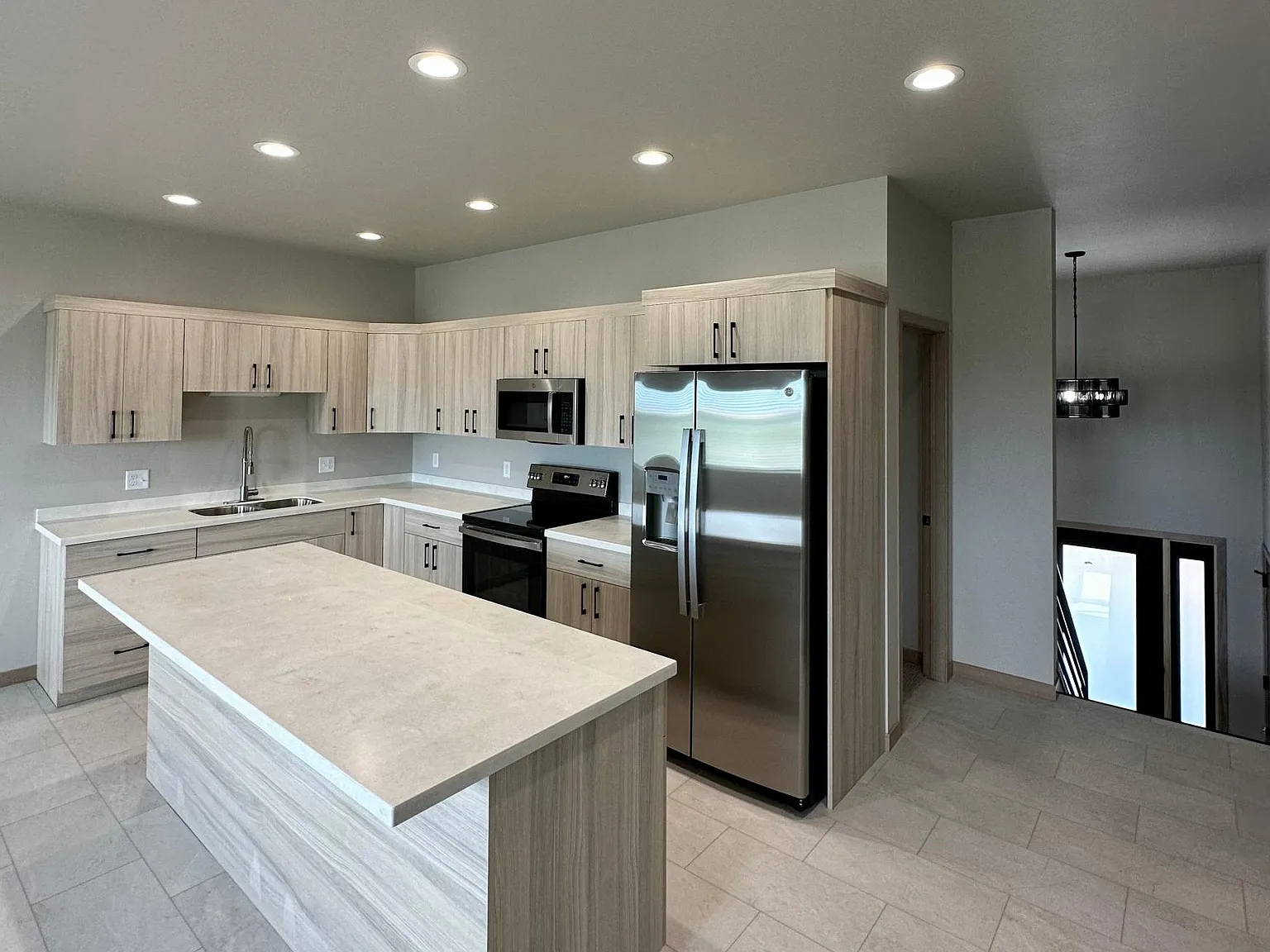 137 E Blue Bell Dr — Photo 3